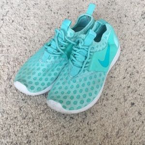 Mint Nike shoes